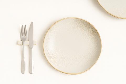 Prato com textura e descanso de talher